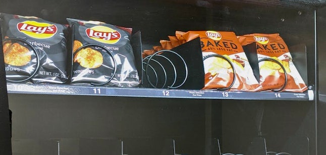 Participants in one of the studies were asked to choose between these two types of chips. One is larger and ‘baked,’ the other is small and regular. Both have the same number of calories. 
